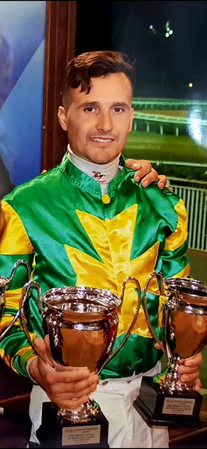 Antonio Cannella con i trofei